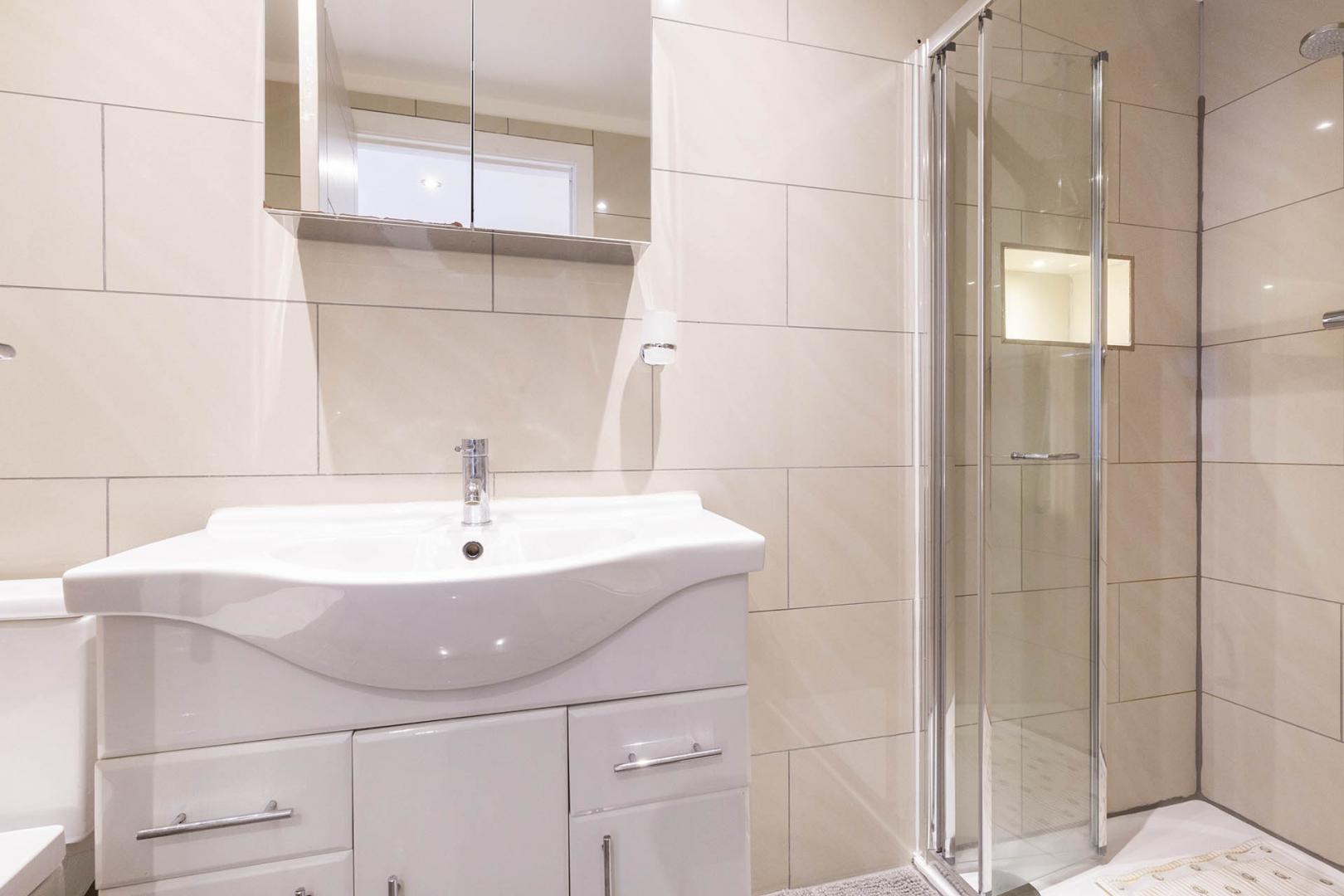 Modern and Central Apartment High Road, Willesden Green